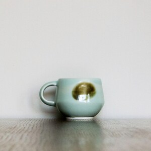 Handgefertigte Kaffee/Teebecher aus Porzellan Bild 4