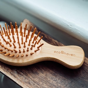 Cepillo de bambú pequeño – Cuidado vegano para cabello rizado y largo