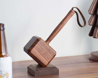 Ouvre-bouteille en bois Thor hammer. Cadeaux de pendaison de crémaillère. Cadeau pour lui