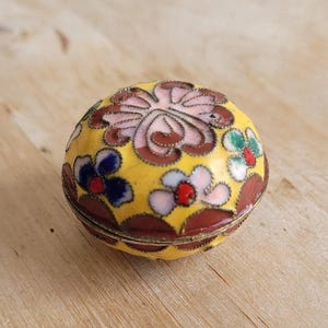 Chinese yellow cloisonne Pill Box, Vintage Enamel floral snuff storage, blue inside, oriental round mini trinket container, collectible