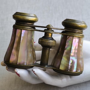 Verres d'opéra victoriens, jumelles de théâtre en laiton antique et nacre, décoration shabby chic et chic, accessoires de spectacle/événements anciens