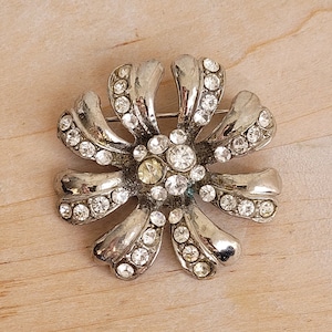 Vintage Rhinestone Narcissus Brooch: 1970s Silver Tone Floral Lapel Pin