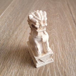 Small Foo Dog Statue, vintage beige guardian foo dog figurine, Chinese resin foo dog, Asian Home Decoration, guardian lions, animal figurine