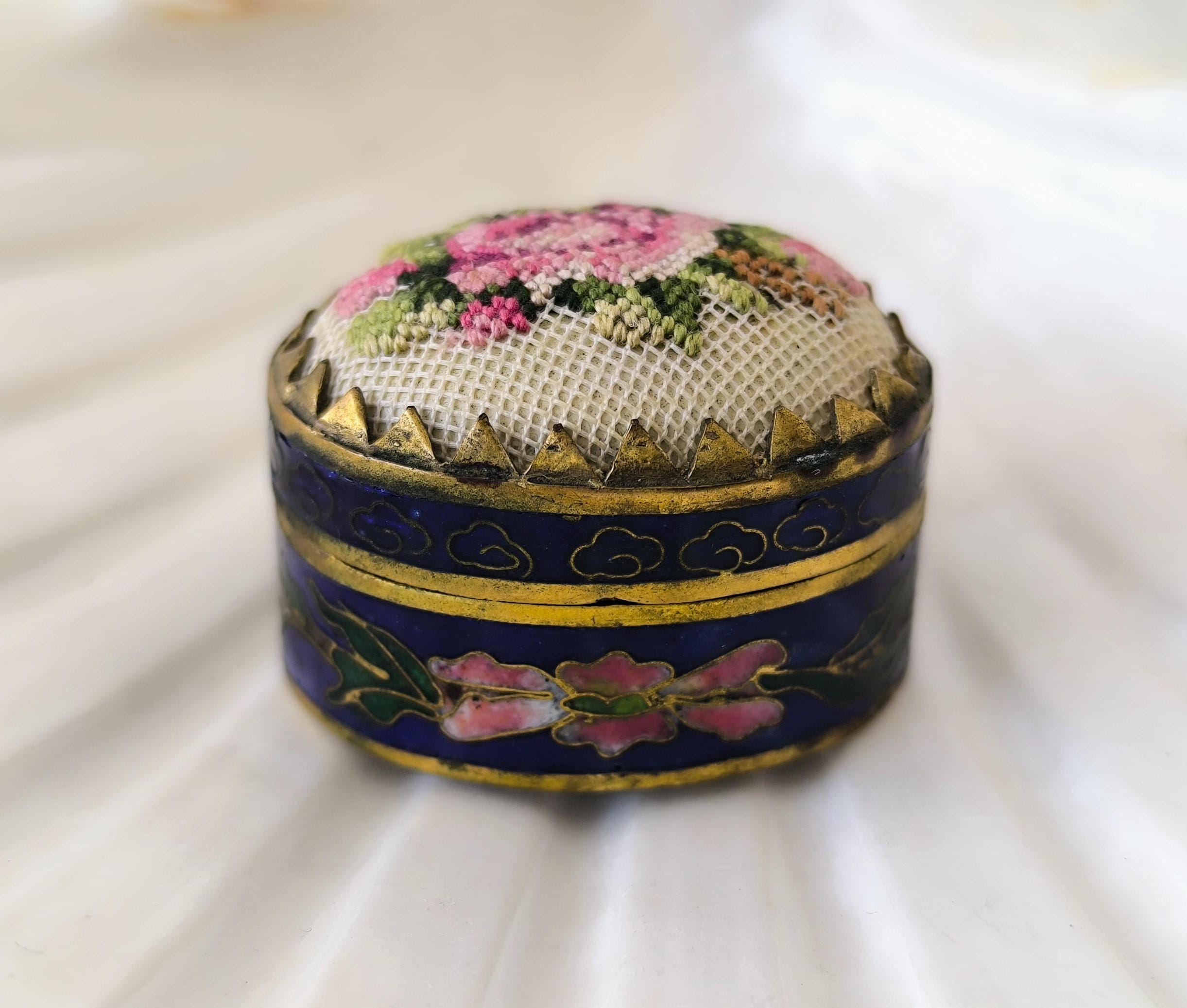 ヴィンテージ七宝焼きピルボックス：ブルーエナメルの花刺繍ミニ 