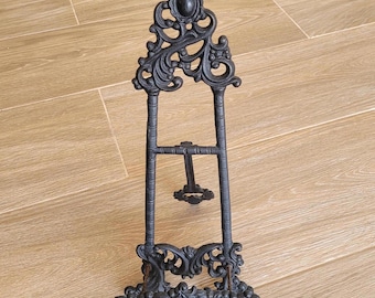 Vintage Art Nouveau Black Iron Easel: Gothic Tabletop Display (37cm)
