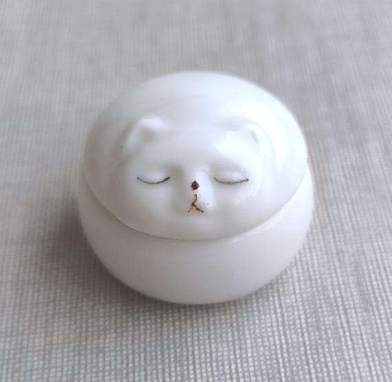 ヴィンテージ猫用小物入れ：1990年代の磁器製眠っている猫のピル