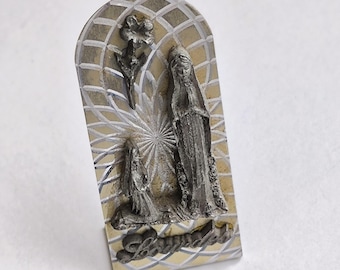Vintage plaquette Onze-Lieve-Vrouw van Lourdes: Italiaans verzilverd religieus icoon