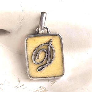 Colgante vintage de hueso y plata de ley – Dije con monograma de la letra D – Joya rectangular de los años 70 – Colgante con inicial de plata