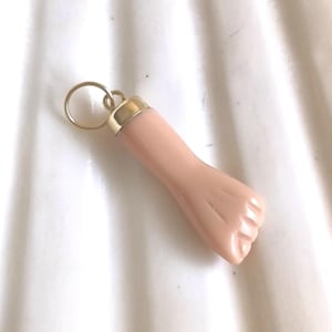 Vintage 18k Gold Figa Charm: Spanish Good Luck Amulet