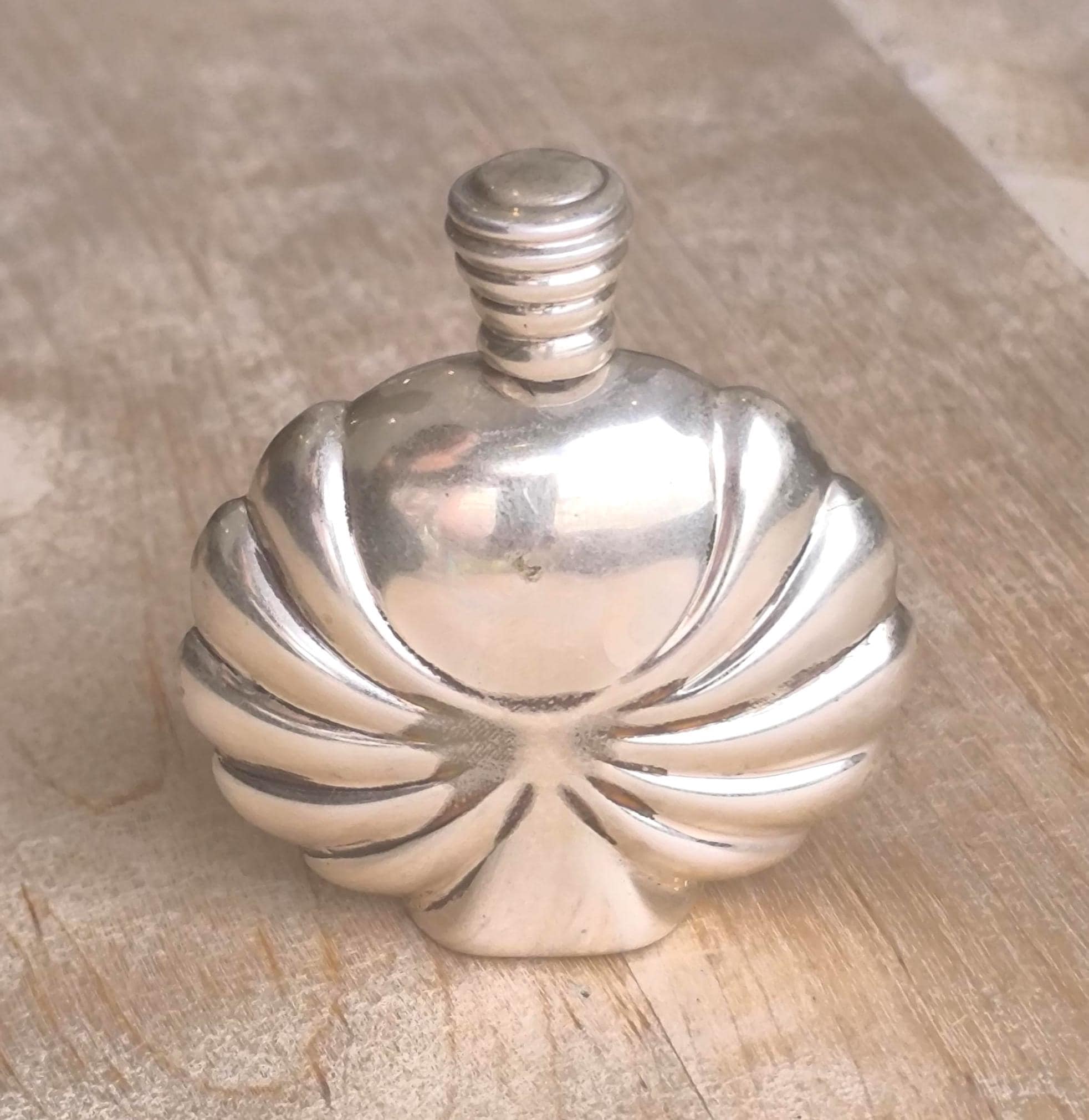 レア！ヴィンテージ！シルバー香水入れ レア！ヴィンテージ！シルバー香水入れ 楽天市場】香水 携帯ボトル