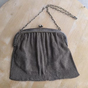 Bolso de mano de malla de alpaca de plata antigua, bolso de noche de metal Art Deco, bolso victoriano con cadena, accesorio coleccionable llamativo