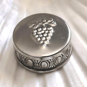 Round Silver Plated Pill Box, Vintage Silverplated Mini Trinket container, Tiny Jewelry Storage, Collectible home decor