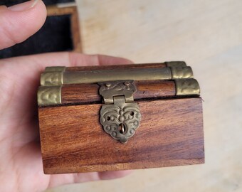 ヴィンテージ インディアンジュエリーボックス：木製＆真鍮製小物入れ