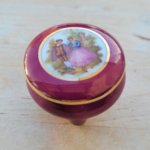 Vintage Japanische Porzellan Pillendose: Romantisches Paar Schmuckstück