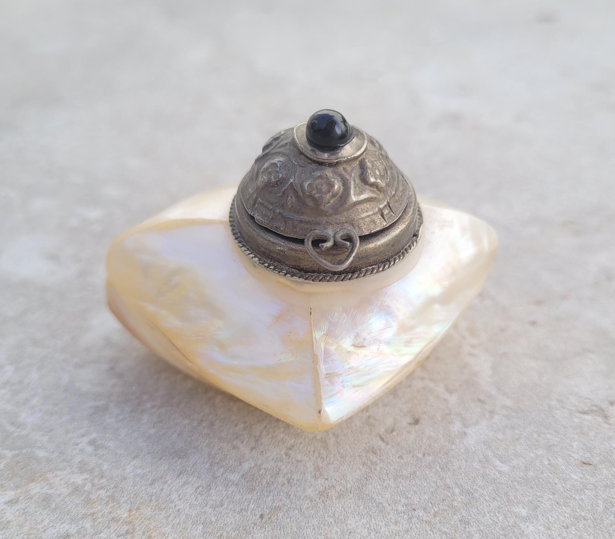 Boîte à Bijoux Vintage En Nacre Et Métal Argenté - Forme Coquillage Ou Pilulier - Occasion En Très Bon état