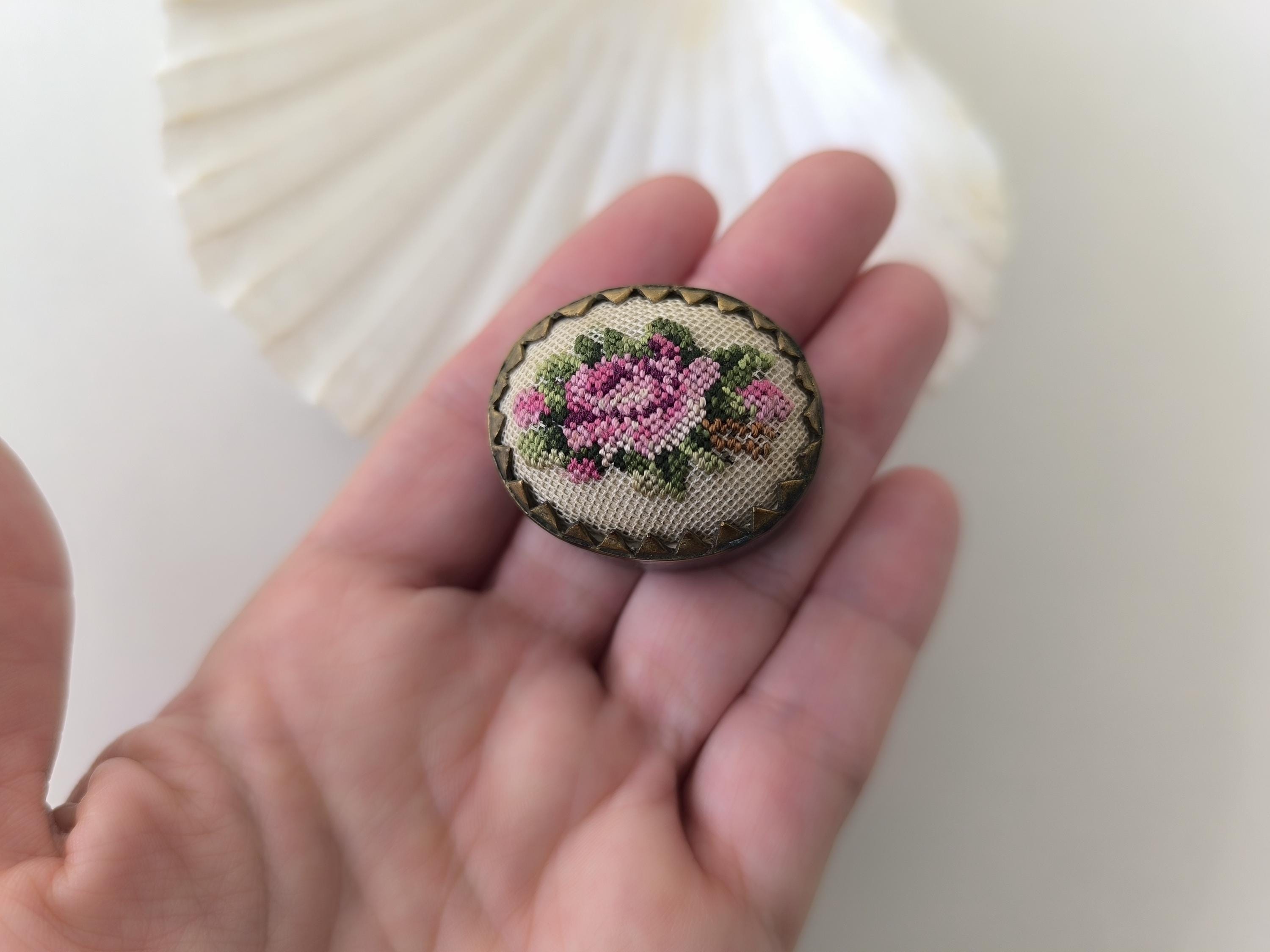 ヴィンテージ七宝焼きピルボックス：ブルーエナメルの花刺繍ミニ 