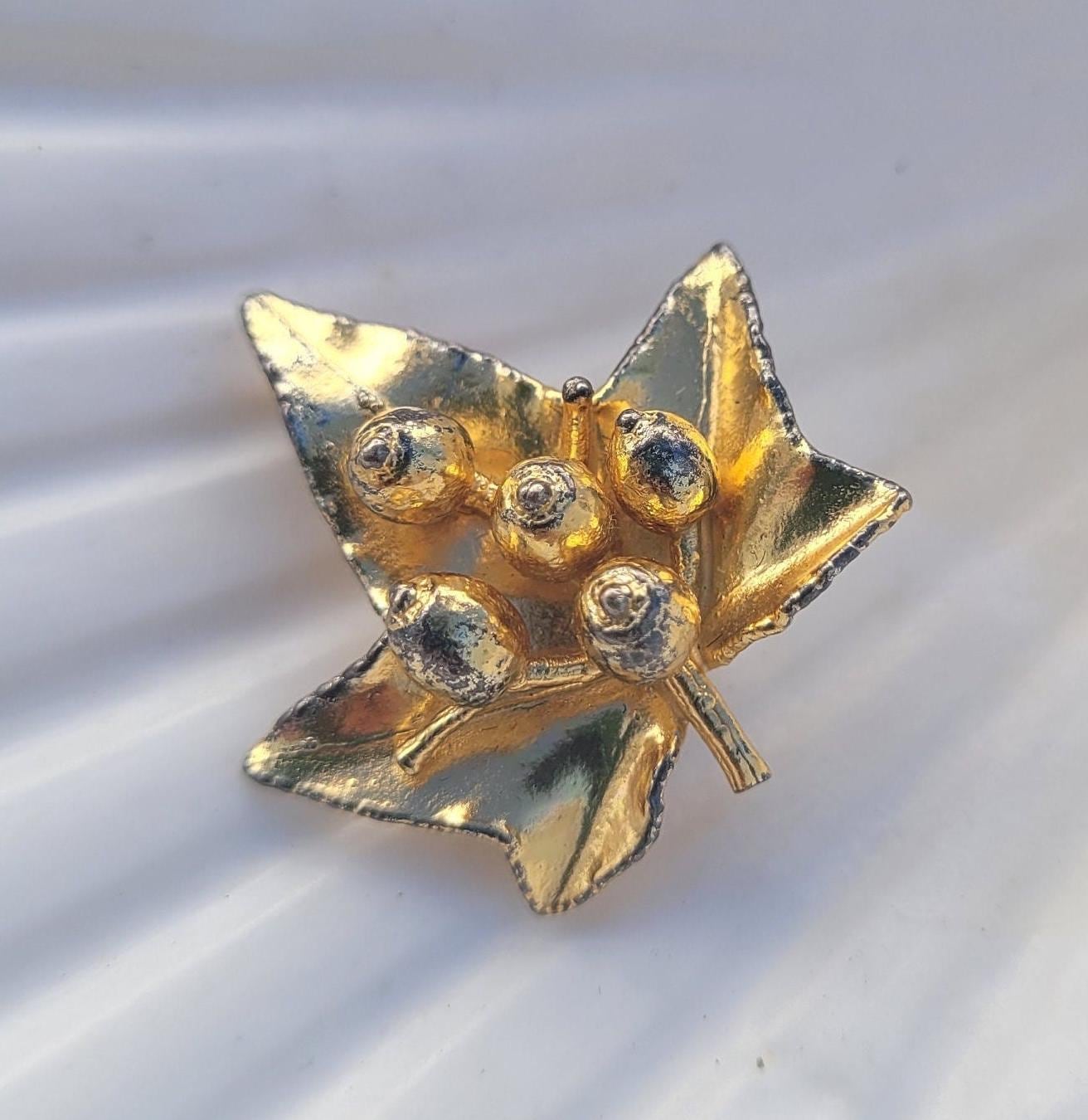 Flora danica brooch - Etsy 日本