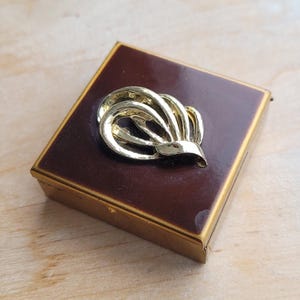 Mascotte de pilulier en émail, double étui vintage marron et laiton doré avec miroir, mini récipient carré art déco, porte-médicaments à collectionner