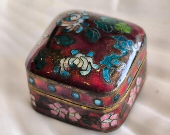 Vintage pillendoosje met rode bloemen cloisonné: scharnierend snuisterijdoosje