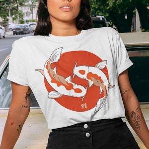 Koi Fish Shirt, Street Wear giapponese, Yinyang Tee, Estetica, T Shirt giapponese, Opere d&#39;arte giapponesi, Luck Shirt, Vestiti estetici, Calligrafia