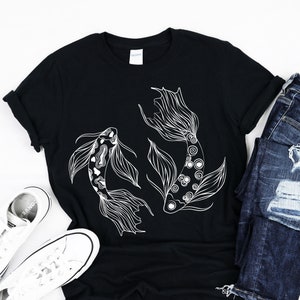 Koi Fish Camicia Estetica Giapponese Street Wear T shirt giapponese Vintage Girocollo Fortuna Camicia Abbigliamento Estetico Arte Giapponese Yin Trendy