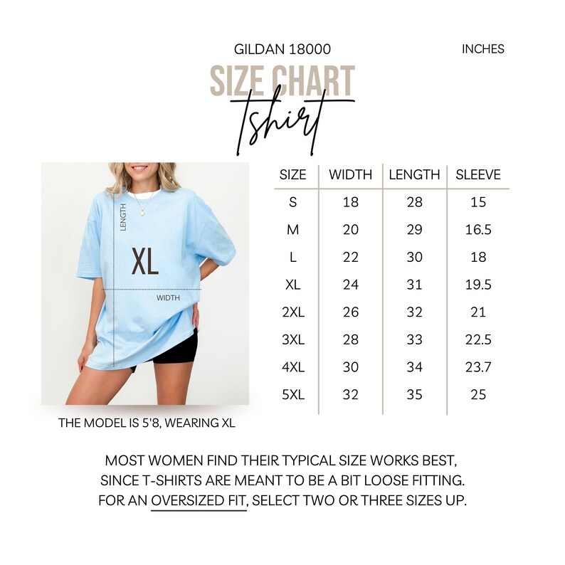 K&ouml;nnte beinhalten: Hellblaues T-Shirt mit Gr&ouml;&szlig;entabelle. Die Tabelle listet Gr&ouml;&szlig;en von S bis 5XL auf, mit Breiten von 45,7 bis 81,3 cm, L&auml;ngen von 71,1 bis 88,9 cm und &Auml;rmell&auml;ngen von 38,1 bis 63,5 cm. Das Model tr&auml;gt XL.