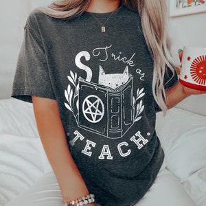 Trick Or Teach Shirt Cat Halloween Shirt Halloween Teacher Shirts Spooky Teacher Shirt Retro Halloween Teacher  Kindergarten Teacher Tee