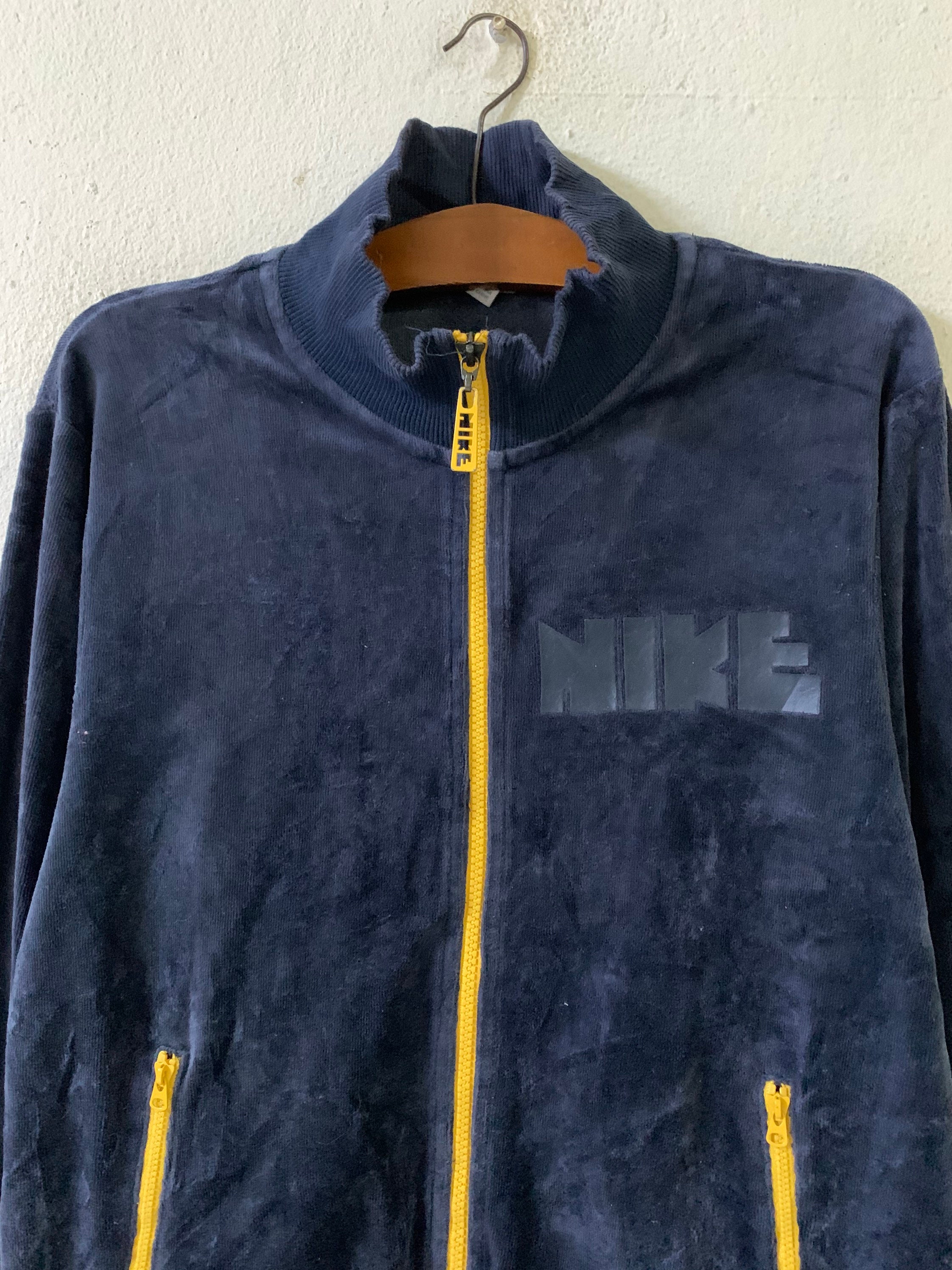 nike track jacket with hood