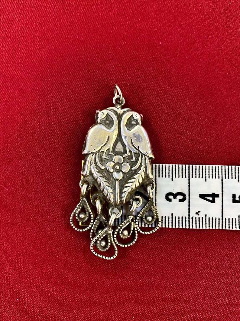 Former Rajasthane Vintage pendant in solid silver with an engraving of two Peacock Bird