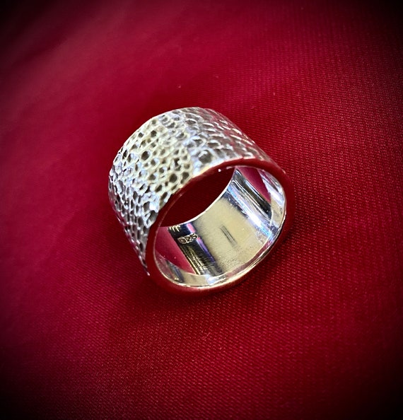 Very pretty Berber ethnic ring in solid silver handmade in southern Morocco