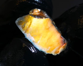7.40 Cts Raw Madagascar Moonstone Crystal: Rainbow Flash Moonstone Rough 9X15X8mm
