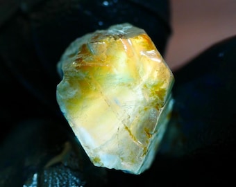 7.75 Cts Raw Madagascar Moonstone Crystal: Rainbow Flash Moonstone Rough 10x13x10mm