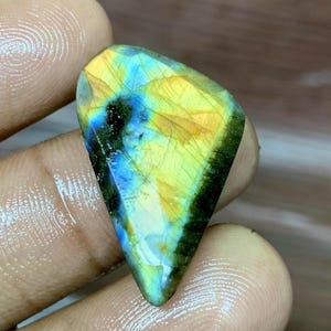 20.80CRT Phantasie Form Labradorit Schnitt, auffälliger Labradorit facettierter Edelstein Natürlicher Labradorit loser Stein Großverkauf Lot für die Schmuckherstellung