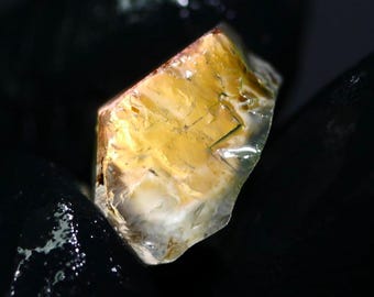 6.50 Cts Raw Madagascar Moonstone Crystal: Rainbow Flash Moonstone Rough 9x13mm