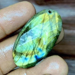 Oval Form Labradorit Schnitt, auffälliger Labradorit facettierter Edelstein, natürlicher Labradorit loser Stein Großverkauf Lot für die Schmuckherstellung