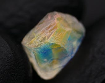 7.10 Cts Raw Madagascar Moonstone Crystal: Rainbow Flash Moonstone Rough 11X12mm