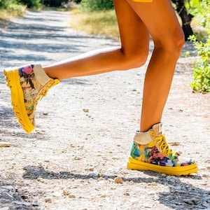 DOGO, Botas Plataforma, Botas Mujer, Botas Gruesas, Amarillo, Botas de Cuero, Botas con Cordones, Zapatos Veganos, Adriana Ancient Tales