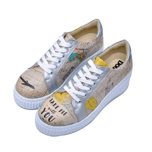 DOGO, plateausneakers, custom sneakers, dikke sneakers, vegan leren veterschoenen, wereldkaart bedrukte schoenen, Loretta Take Me With You