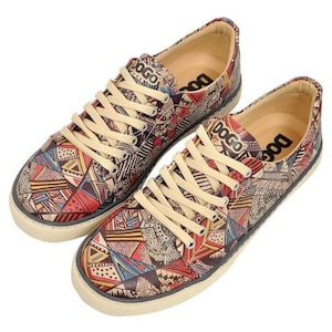 DOGO, Sneakers, Ontwerp met Afrikaanse Symbolen, Kleurrijke Damessneakers, Aangepaste Sneakers, Veganistische Leren Schoenen, Vrijetijdsschoenen, Veters, Handgemaakte Schoenen