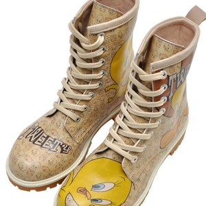 DOGO, Tweety Boots, Stivali da donna, Warner Bros, Stivali da donna, Scarpe personalizzate, Scarpe vegane, Scarpe dipinte, Prodotto su licenza, Tweety Moods