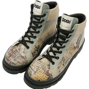 DOGO, plateaulaarzen, dameslaarzen, dikke laarzen, leren laarzen, veterlaarzen, veganistische schoenen, bedrukte schoenen, Adriana Take a Walk