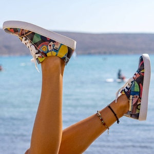 HUND - Sneaky Lust auf Farbe? Design, Plateauschuhe, Benutzerdefinierte Sneakers, Gedruckte Schuhe, Handbemalte Schuhe, One Piece Sneakers, Frauen Sneakers