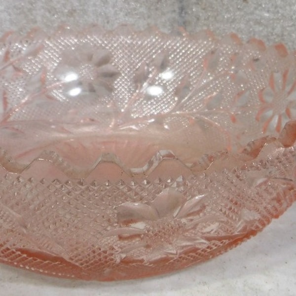 Vintage Pink Glass Stippled Daisy Nappy 6.5" Single Handle