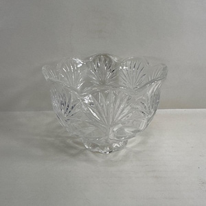 Vintage Pressed Glass Footed Bowl | Fan Palm Starburst Pattern Scalloped Edge | Clear Crystal Look Centerpiece | Fruit Bowl Home Decor Gift
