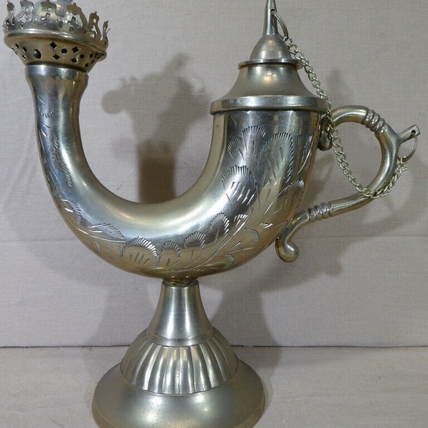 Vintage Solid Brass Horn Genie Oil Lamp Made in India Missing Glass Shade