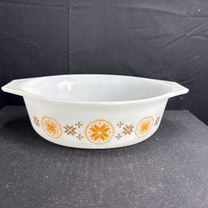 Zabytkowa owalna zapiekanka Pyrex Town & Country 043 o pojemności 1,5 kwarty