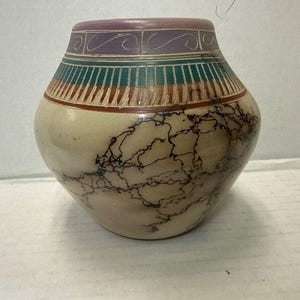 Jarrón de cerámica Navajo de crin de caballo firmado por Skeeter Vail / Arte nativo americano / Decoración del hogar del suroeste / Regalo de cerámica coleccionable
