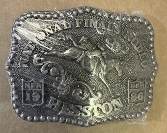 Boucle De Ceinture Hesston Rodeo 1987 - Métal Patiné - National Finals Rodeo - Vintage US
