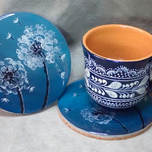 Set von 2 handgemachten einzigartigen bemalten Pusteblumen Untersetzer auf Sperrholz mit Resin-Abdeckung