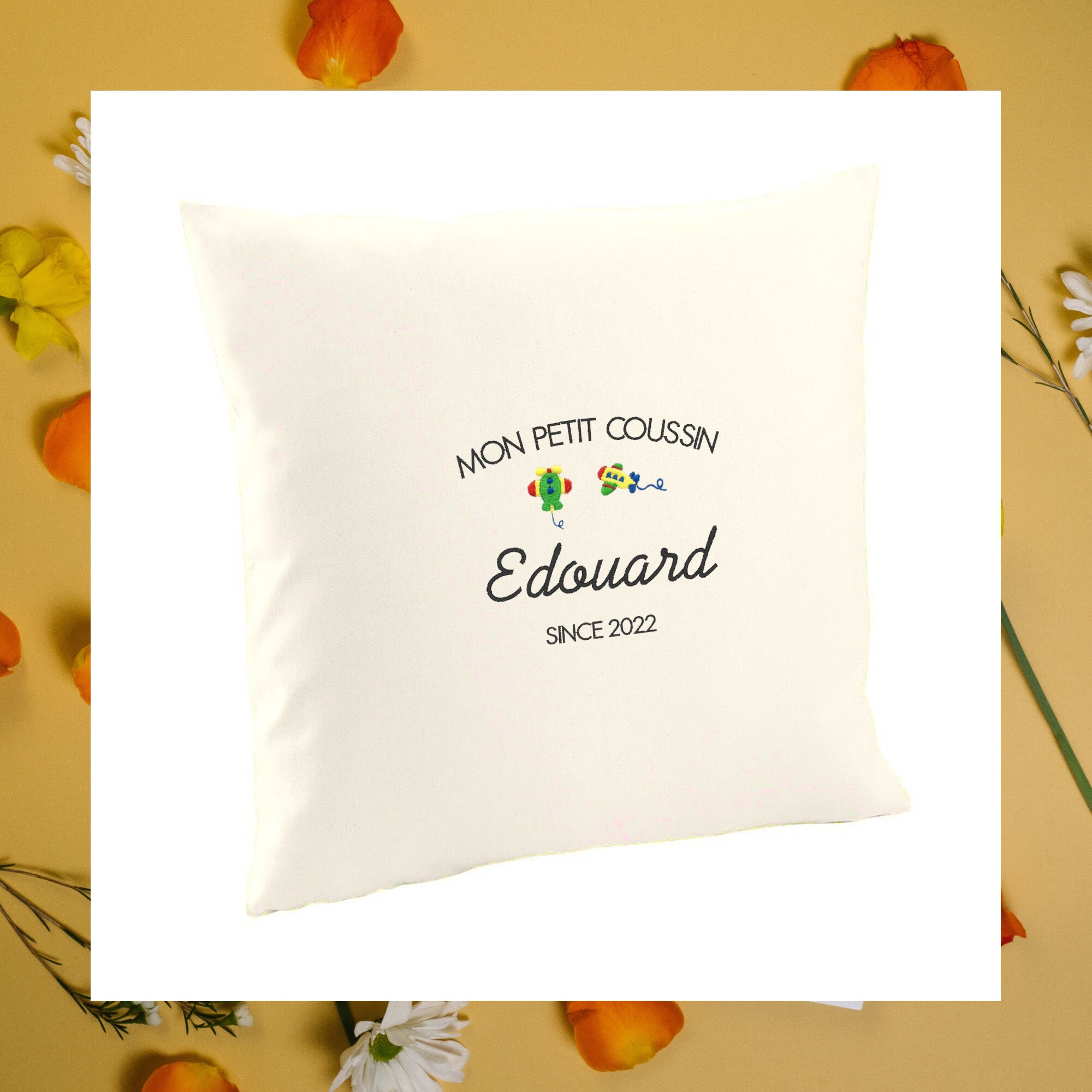 Coussin Brodé Personnalisable en Coton Écru Issu Du Commerce Équitable avec Motif Avions - Idée Cade